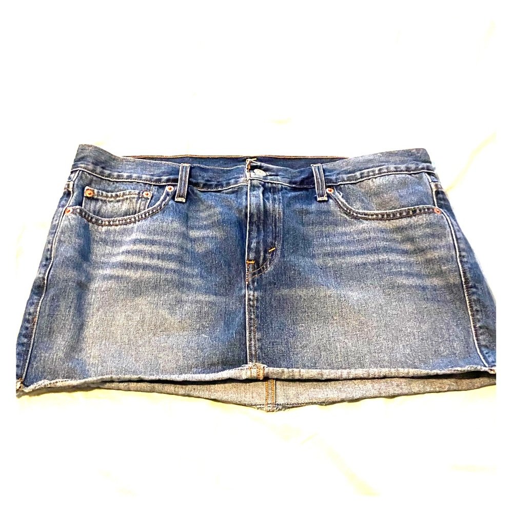 Levi’s mini skirt